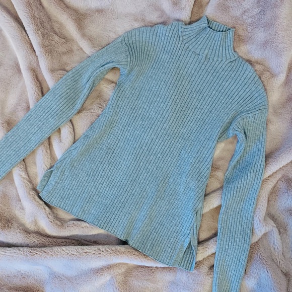 Banana Republic Ribbed Turtleneck Sweater in Heather Grey - Picture 2 of 4